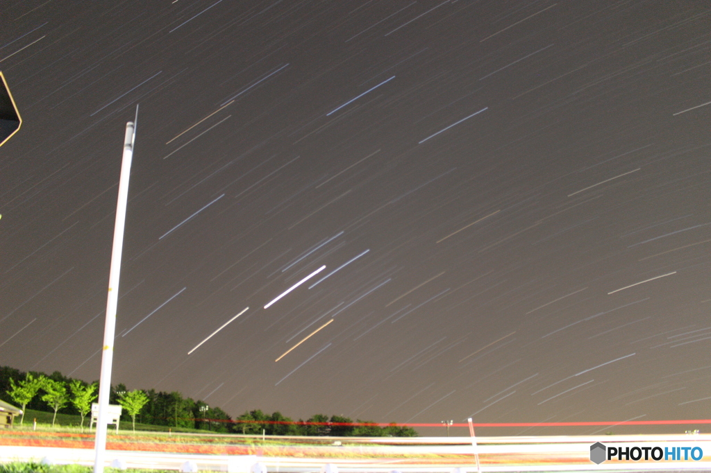星が動いてる