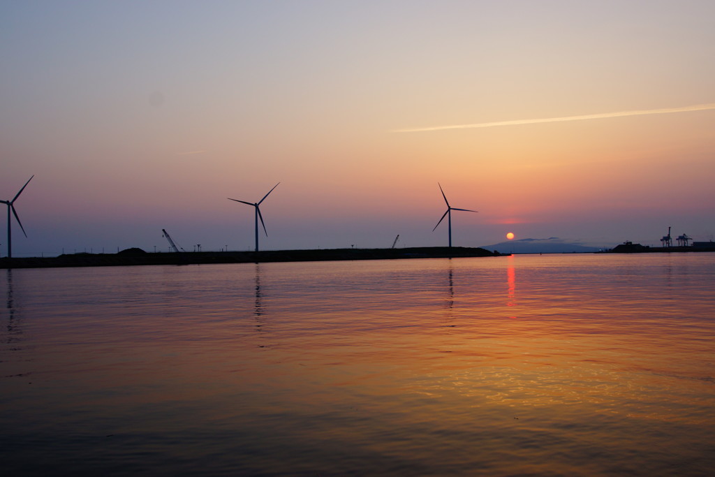 夕暮れの港