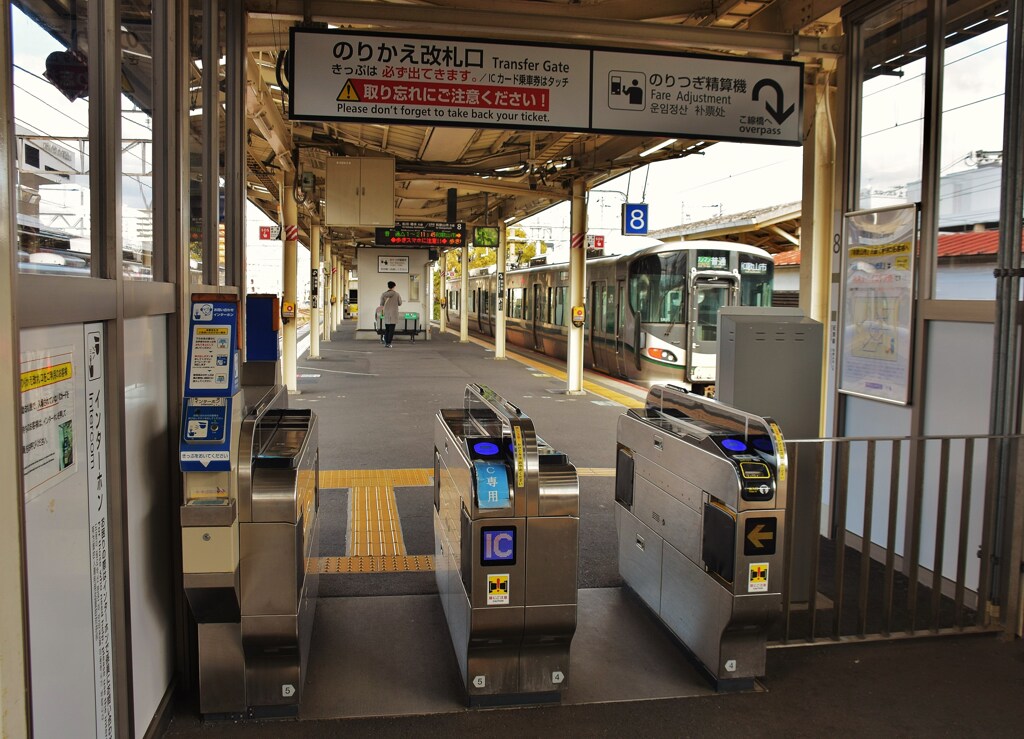 白浜側中間改札外