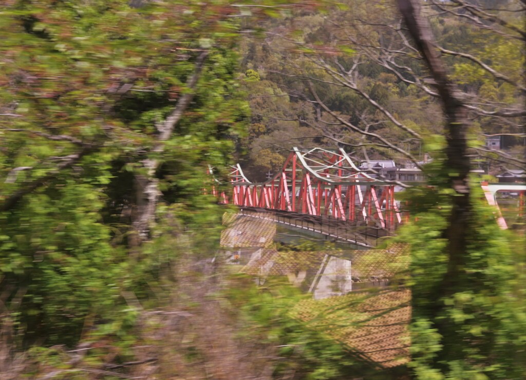 流れる橋