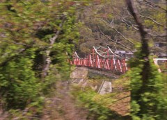 流れる橋