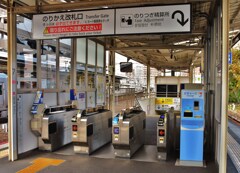 王寺側中間改札内