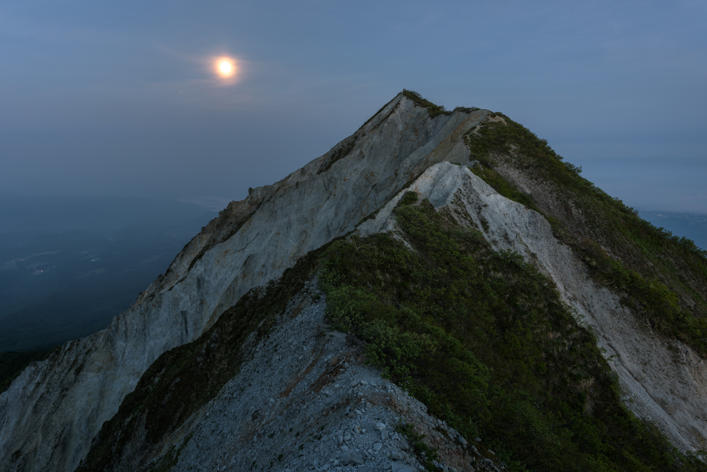 月夜の剣ヶ峰