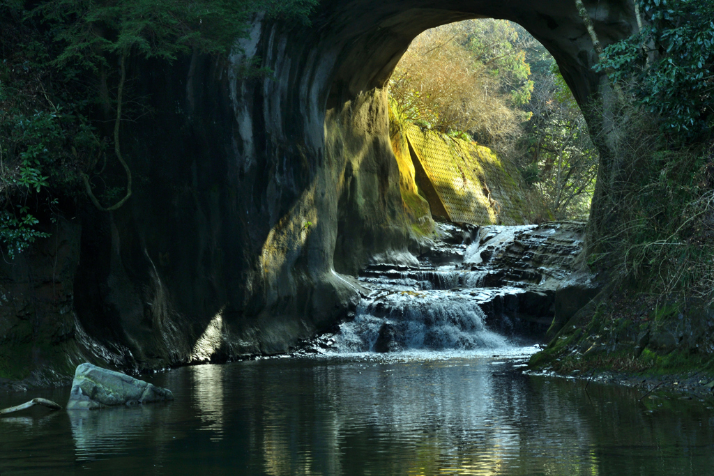 亀岩の洞窟