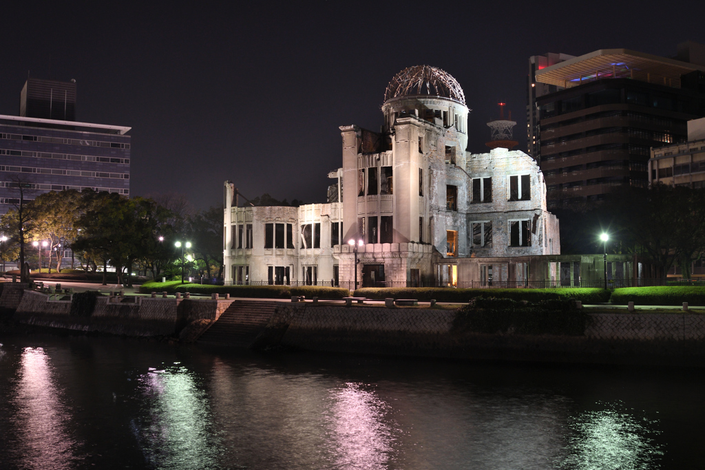夜の原爆ドーム