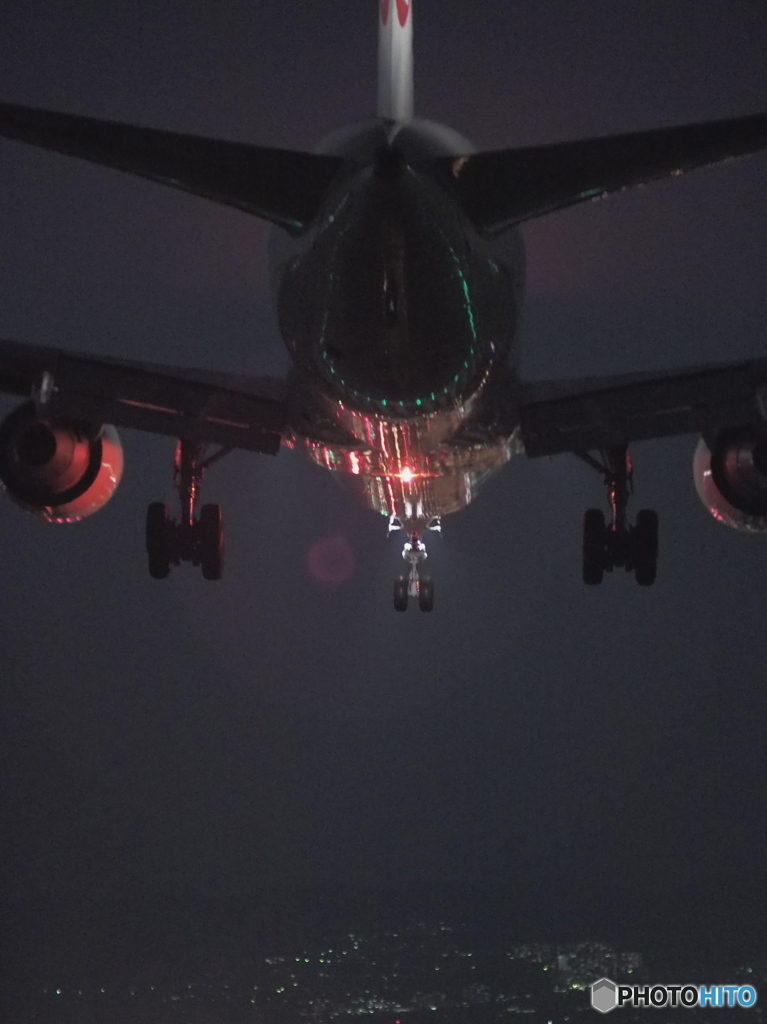 手持ちで夜間着陸撮影。