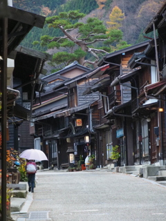 奈良井宿　帰る小学生