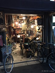 レトロな自転車修理屋さん。(浅草)