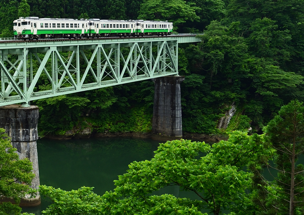 新緑橋梁