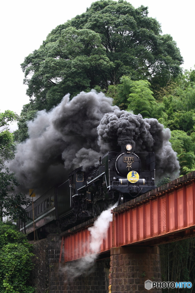 C571阿武川第1橋梁を渡る