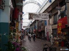 横浜橋商店街にて。
