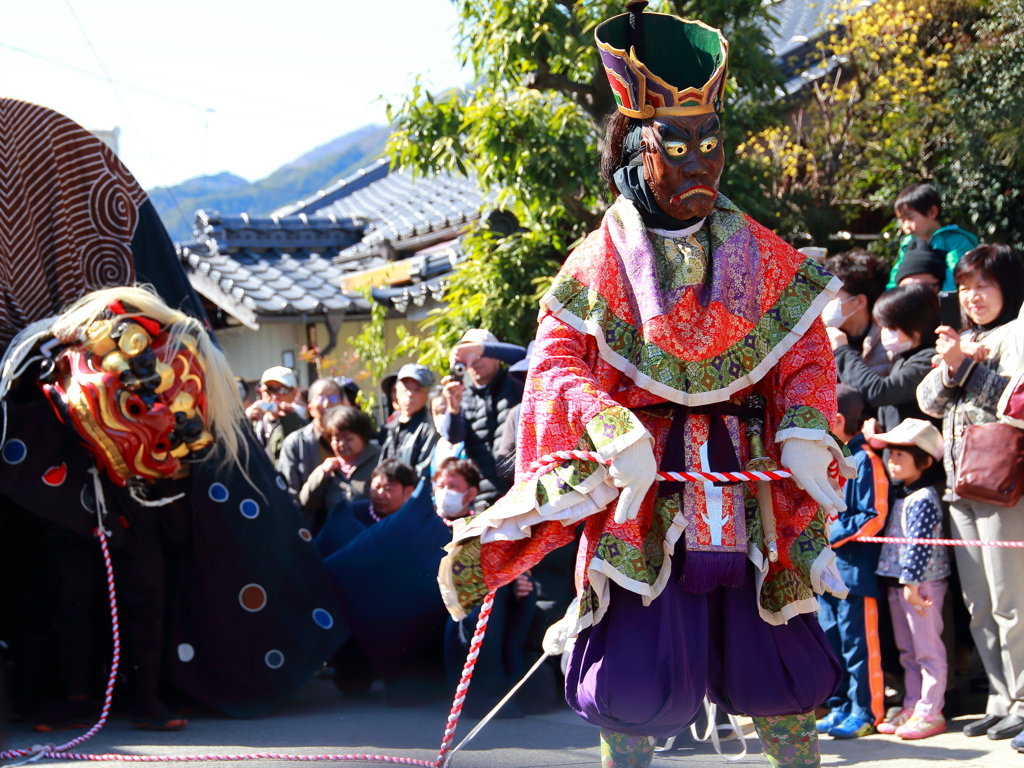 信州飯田お練り祭り　東野大獅子”後ろうしろ！”