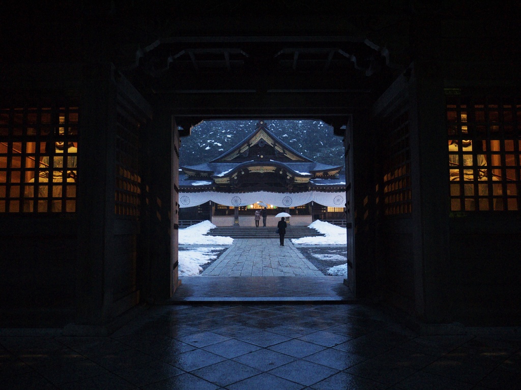 弥彦神社
