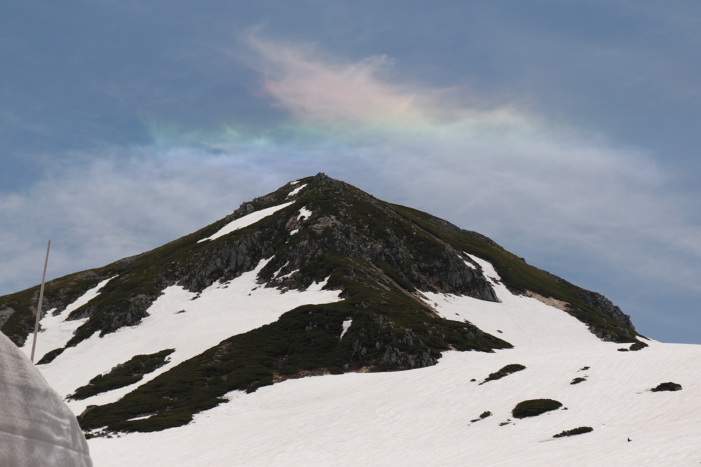 山と虹