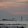 稜線と鳥居と夕空