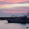 稜線と船と夕空