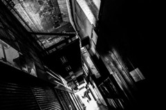 神戸線の下