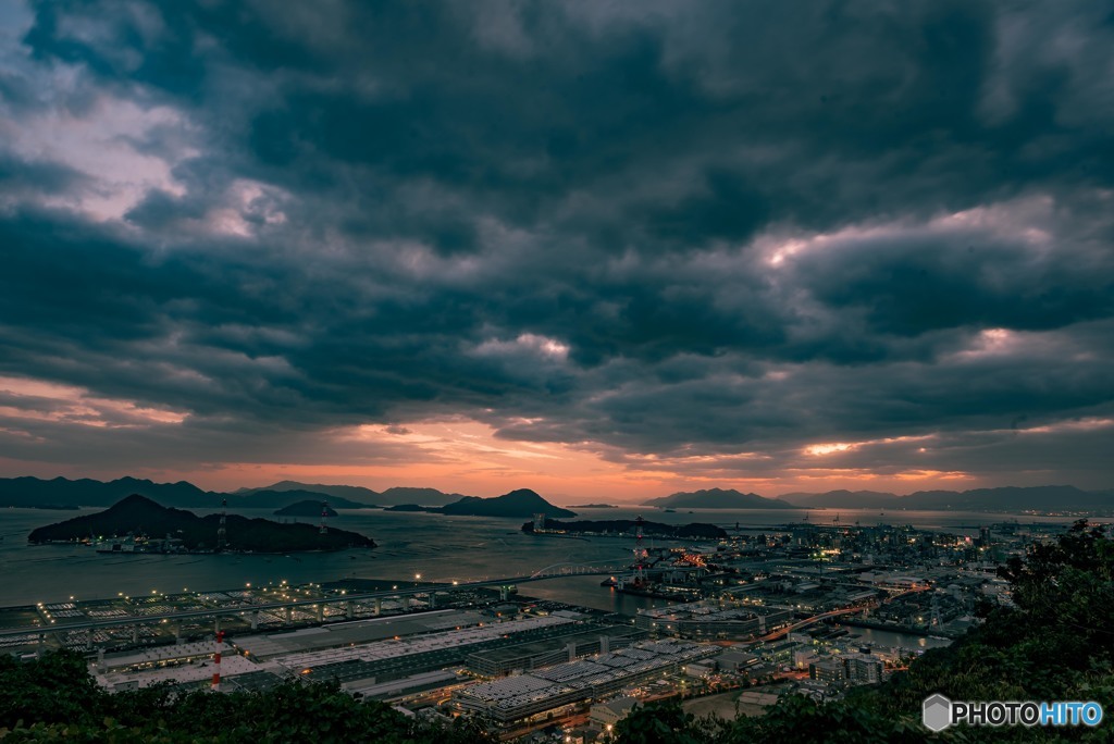 台風一過の夕照