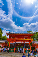 八坂神社と逆さ虹
