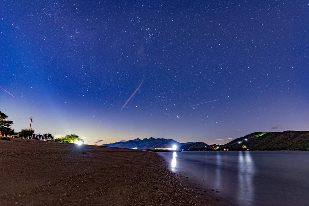 砂浜から星空を