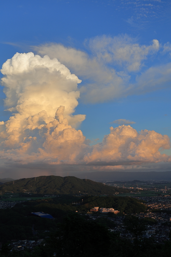 夏空噴火