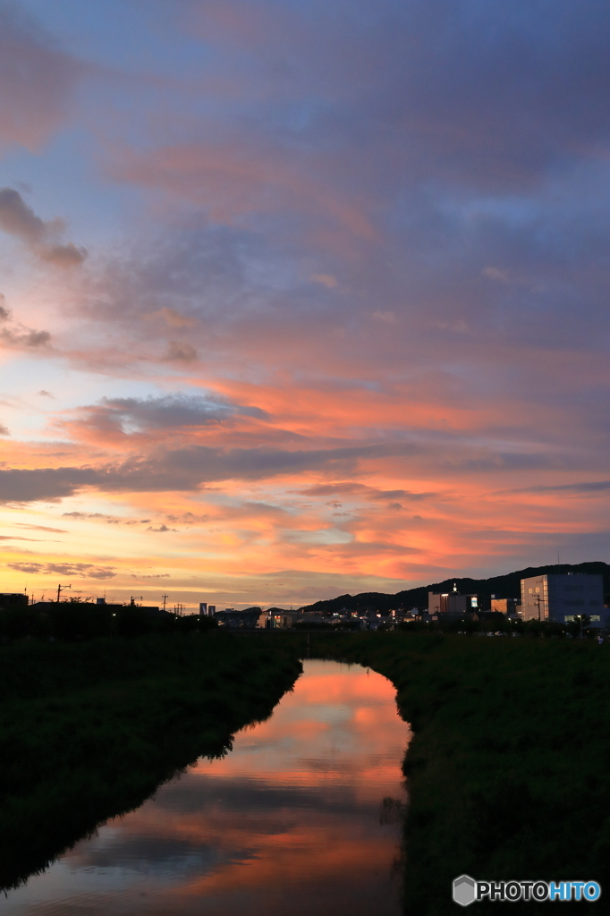 夕景と川面