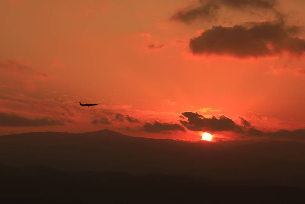 焼けた西空に