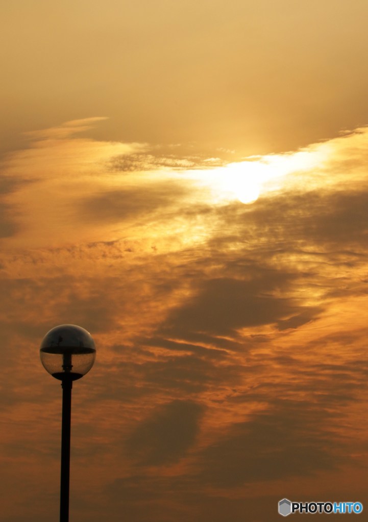 夕陽に雲