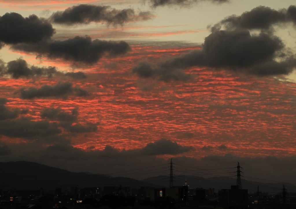 不気味な空