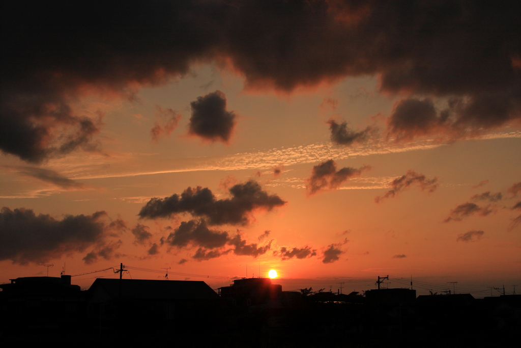 夕焼けと雨雲