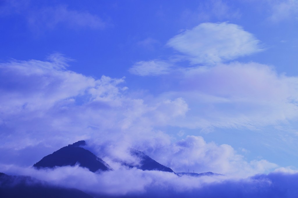 山と雲