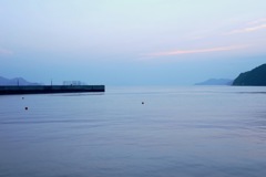 夜明け前の海