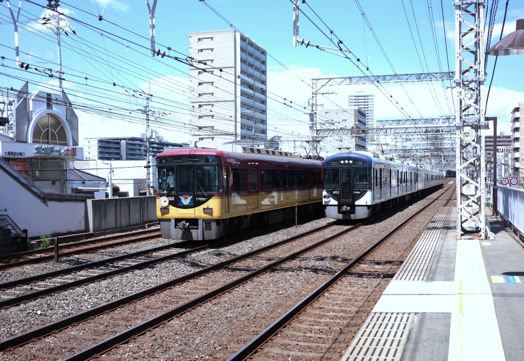 おけいはん　特急・急行すれちがい＠土居駅　　　　