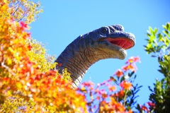 恐竜と紅葉　＠東公園