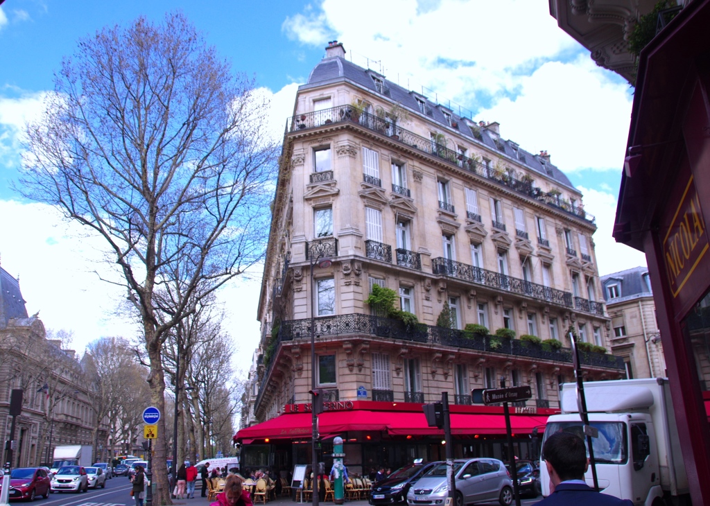 パリの街角　
