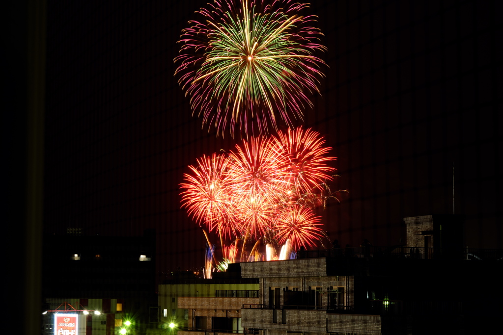 ドーン、パラパラ