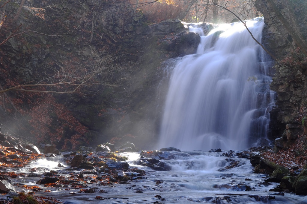 朝の滝上流