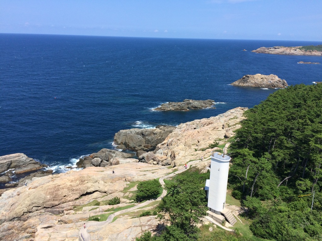 灯台から日本海を望む
