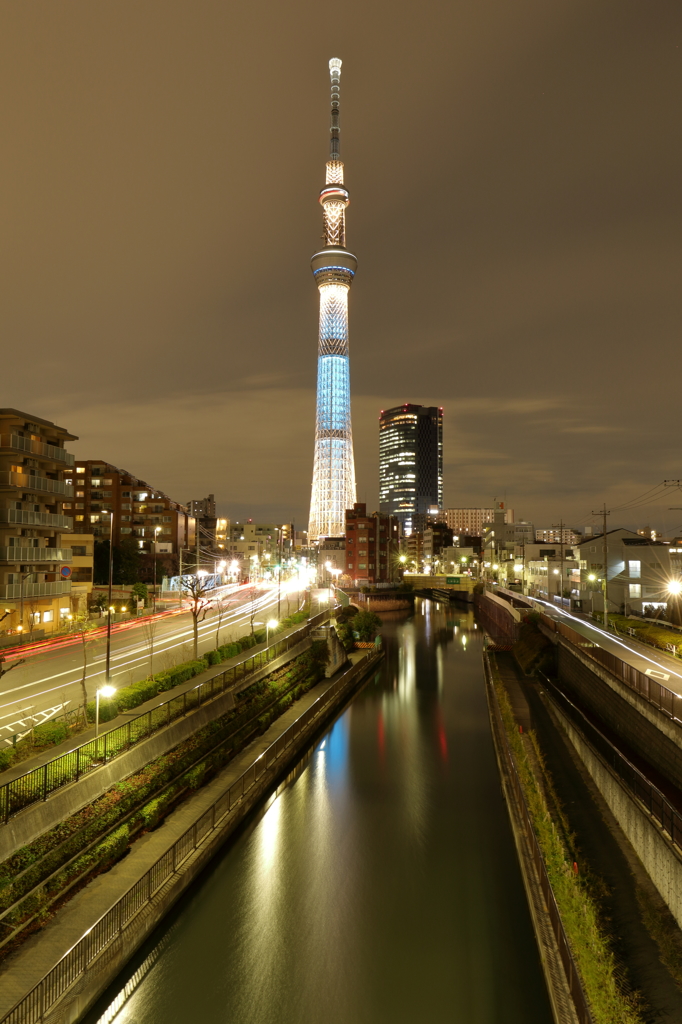 歩道橋からのスカイツリー