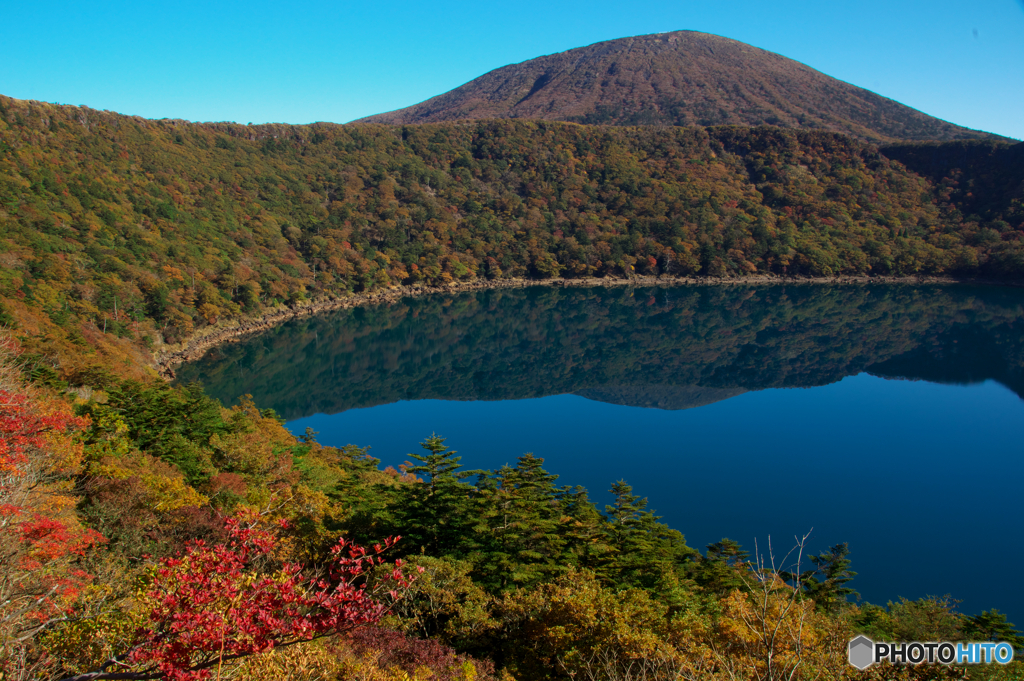火口湖の朝Ⅱ
