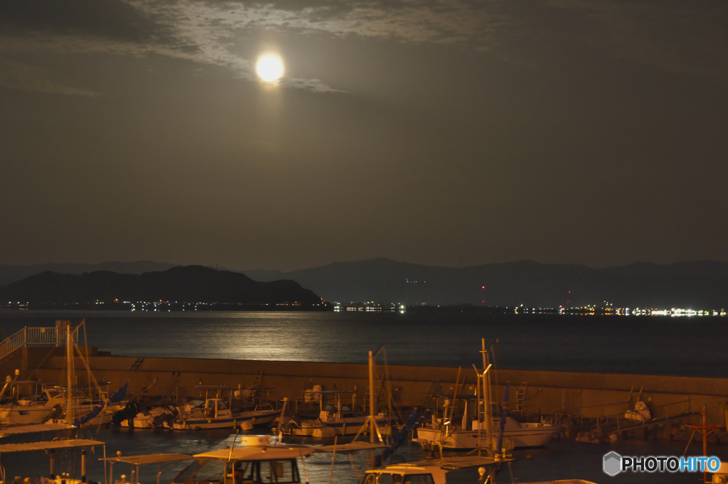 月夜の港