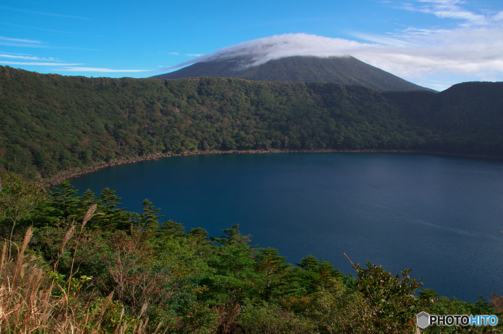 火口湖の朝