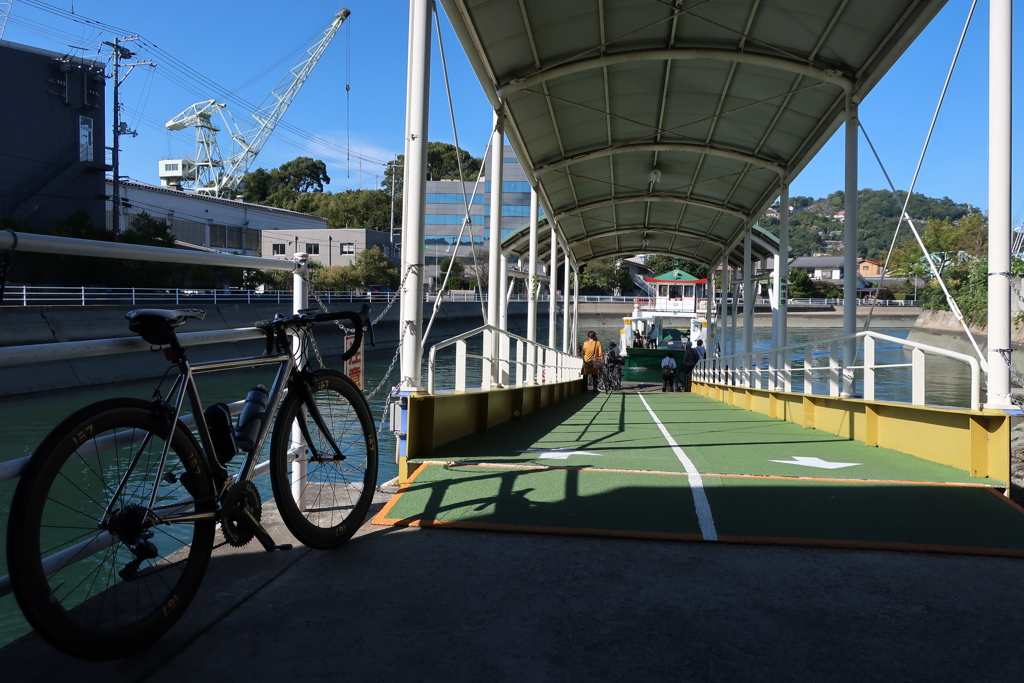 短い船旅へ