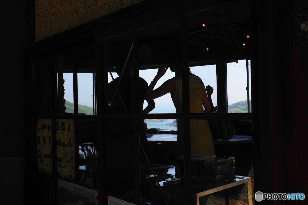 ladies in the cafe