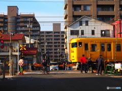 踏切待ちの光景