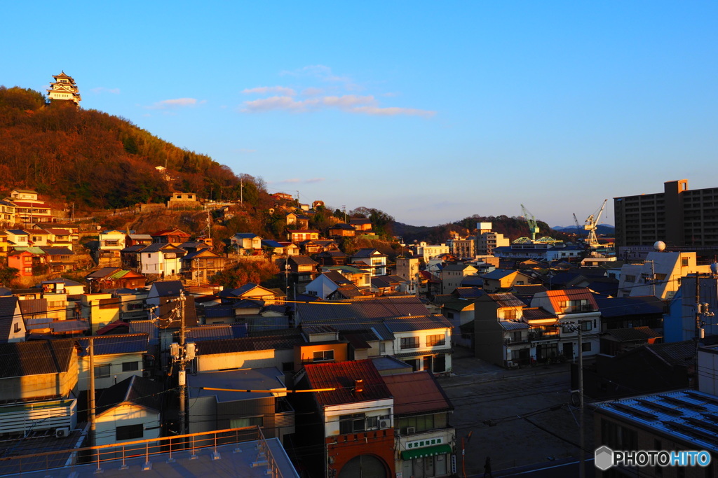 夕日に染まる