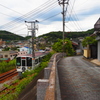 線路沿いの坂道