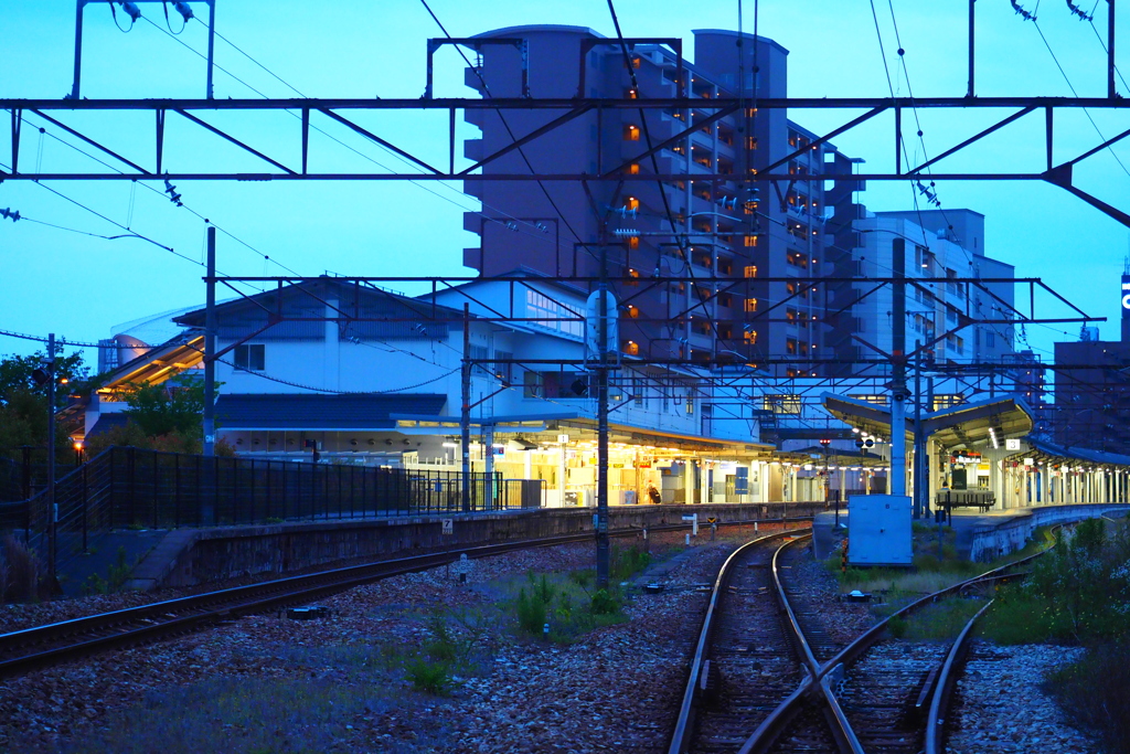 灯る駅舎