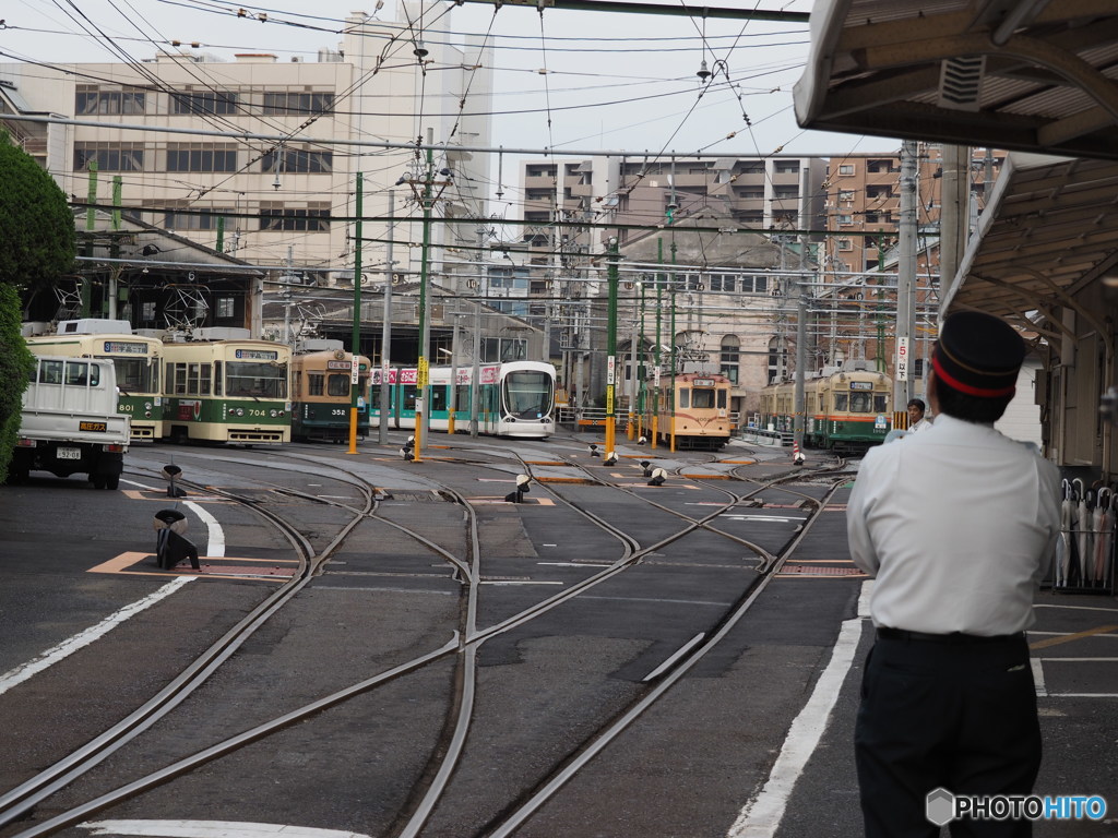 車庫を臨む