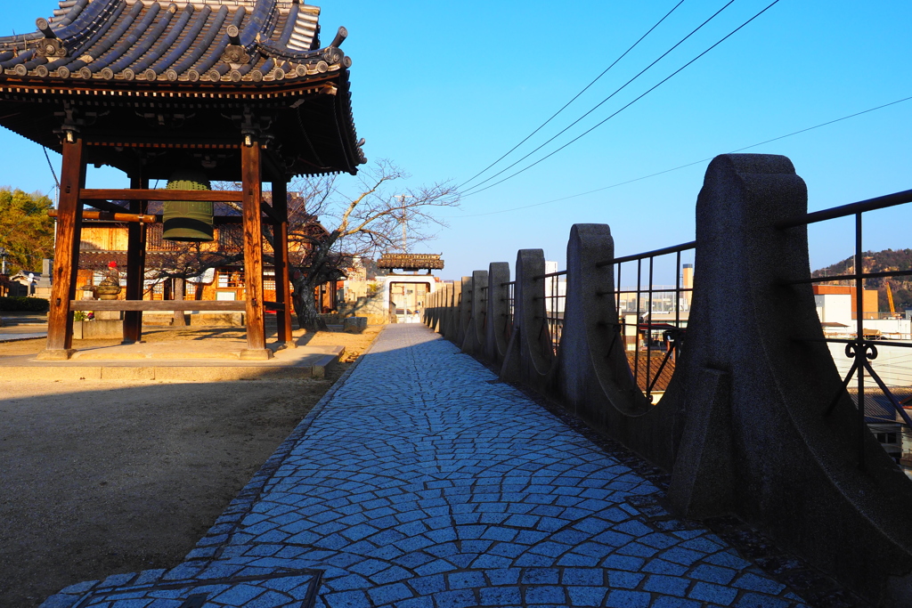 高台の古刹